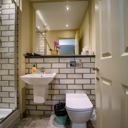 Spacesavers At Figtree Lane Apartamento