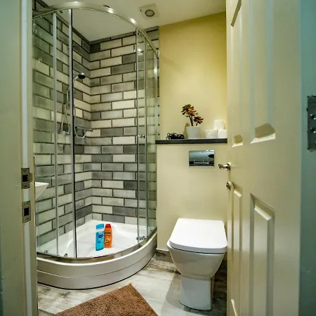 Spacesavers At Figtree Lane Apartamento
